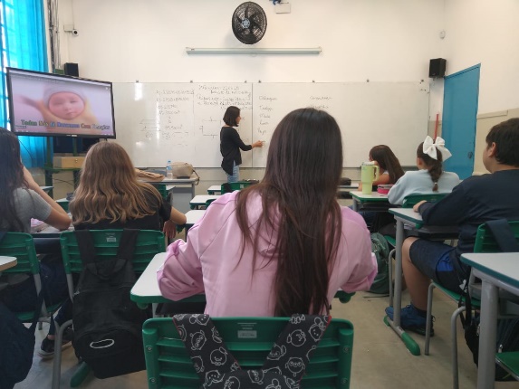 Formação com jovens em escola estadual de Pindamonhangaba