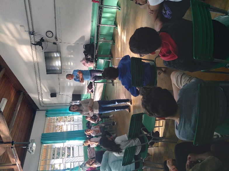 Roda de conversa com jovens durante o projeto